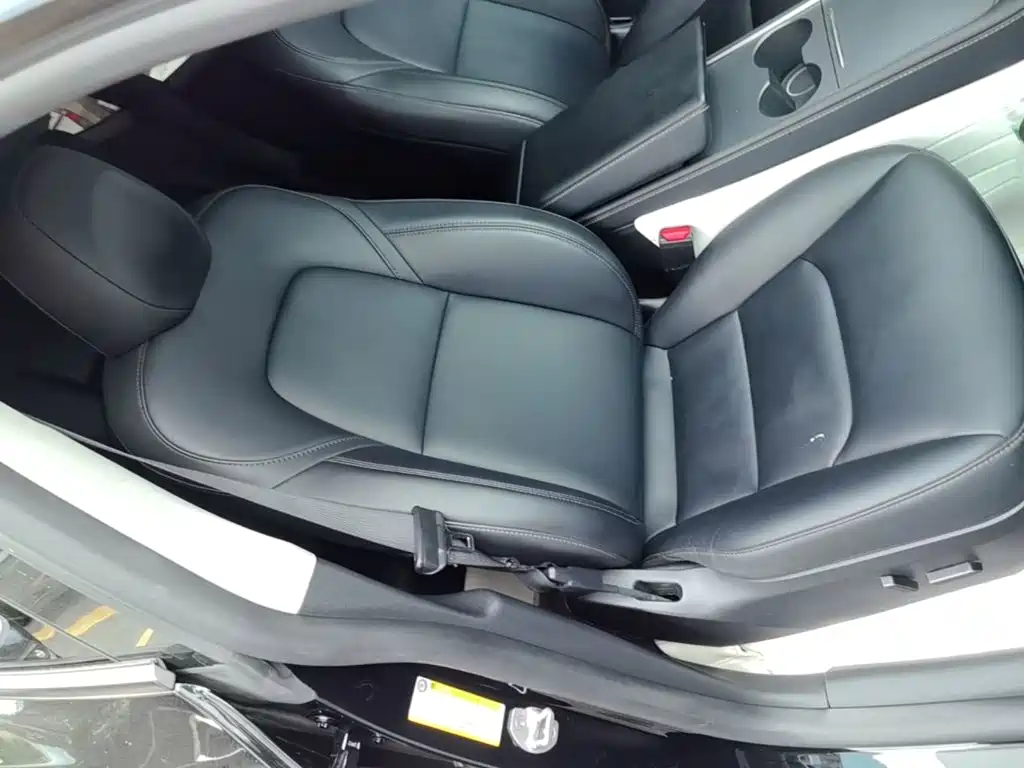 Tesla Model Y — фото 25