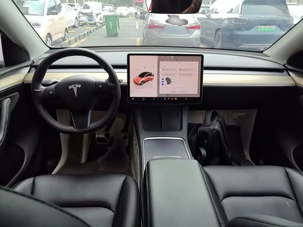 Tesla Model Y — фото 10