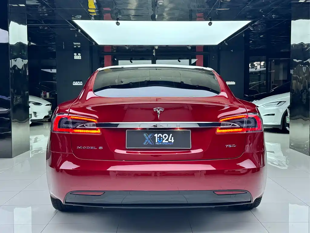 Tesla Model S — фото 4