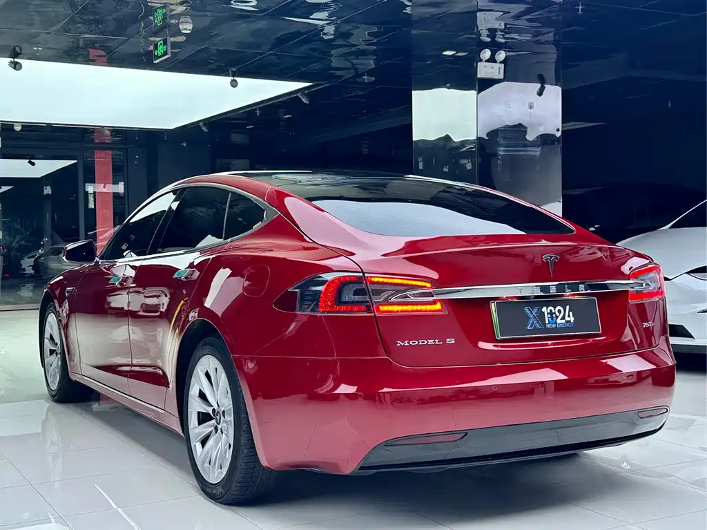 Tesla Model S — фото 5