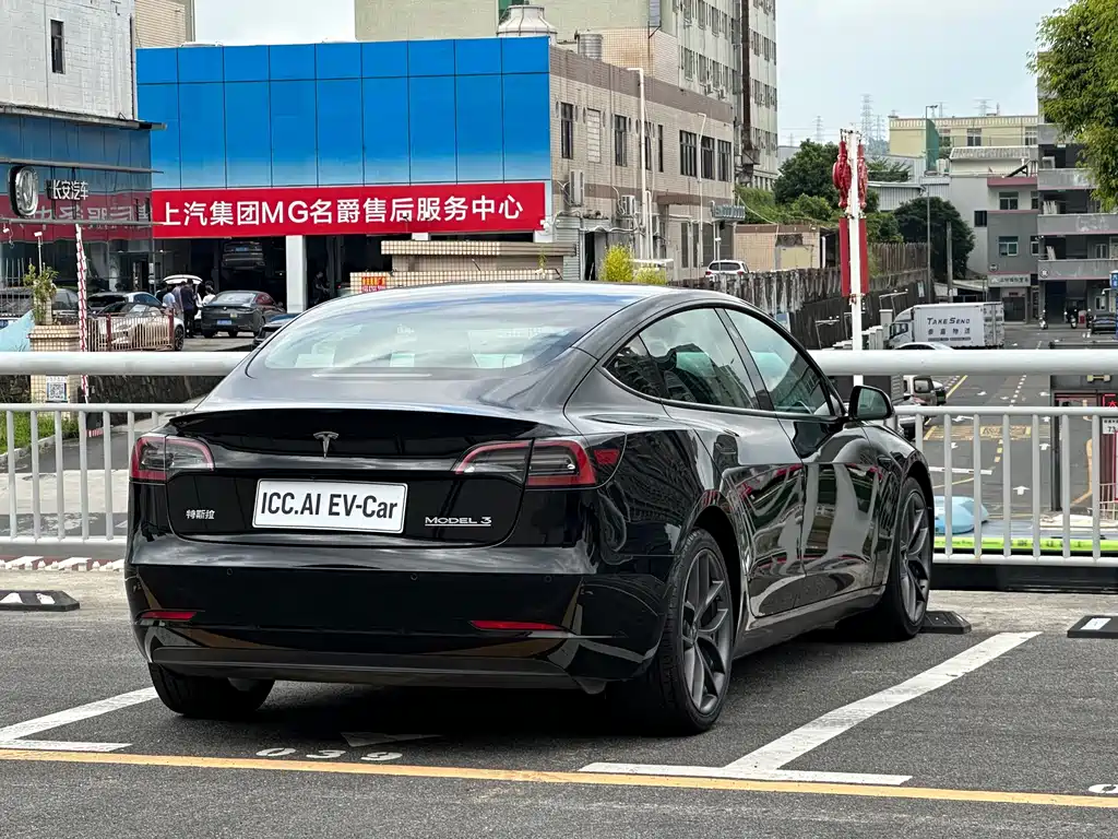 Tesla Model 3 — фото 13