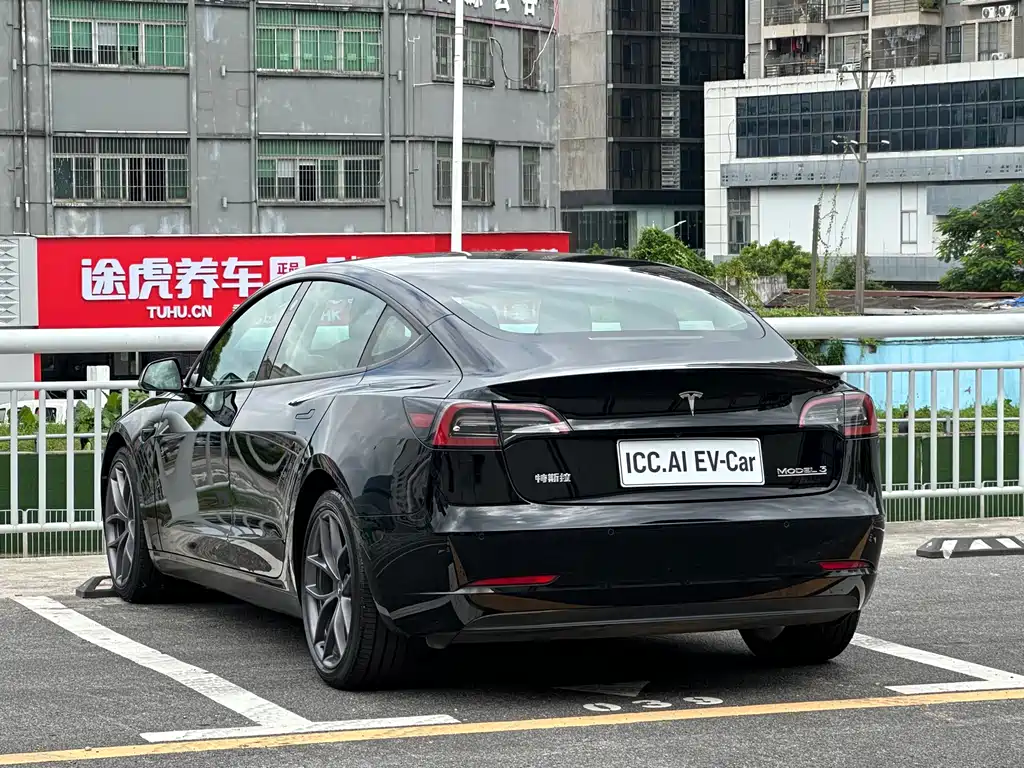 Tesla Model 3 — фото 15