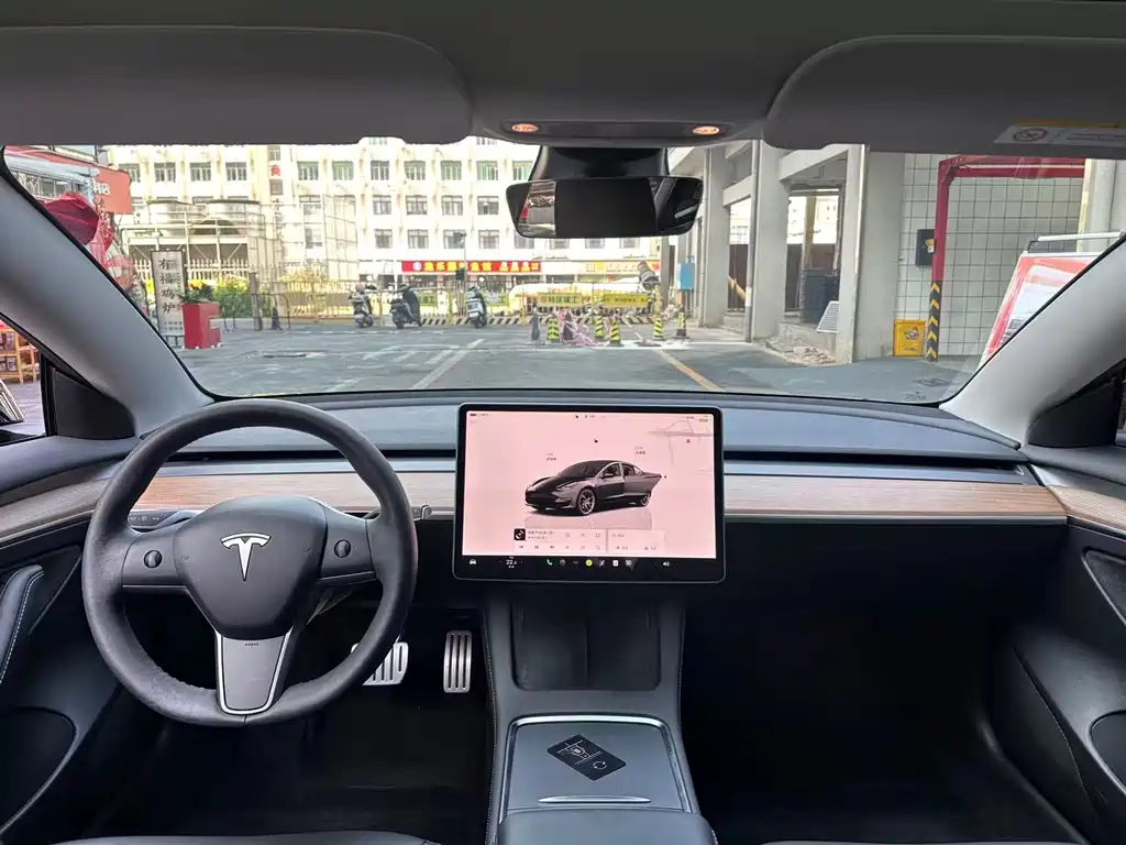 Tesla Model 3 — фото 18