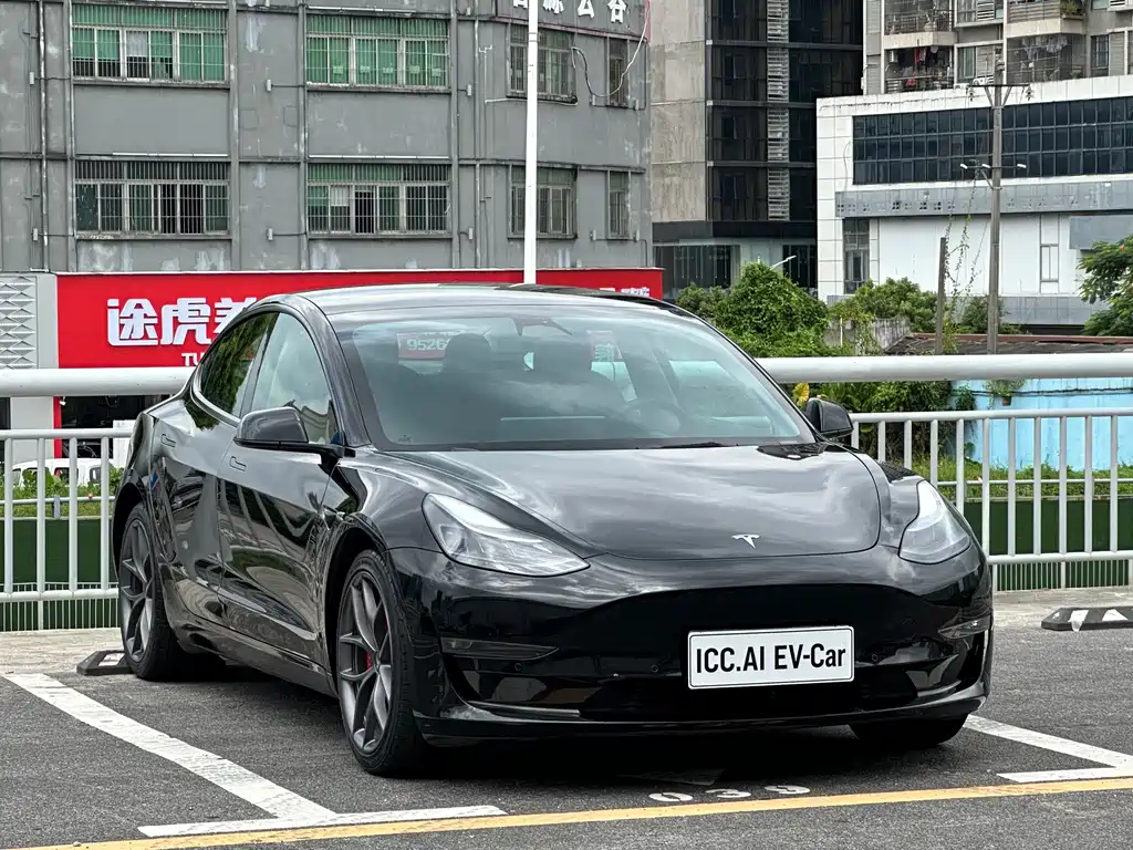 Tesla Model 3 — фото 3