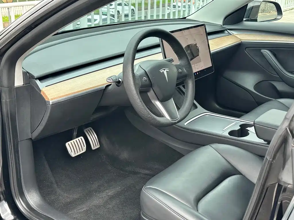 Tesla Model 3 — фото 5