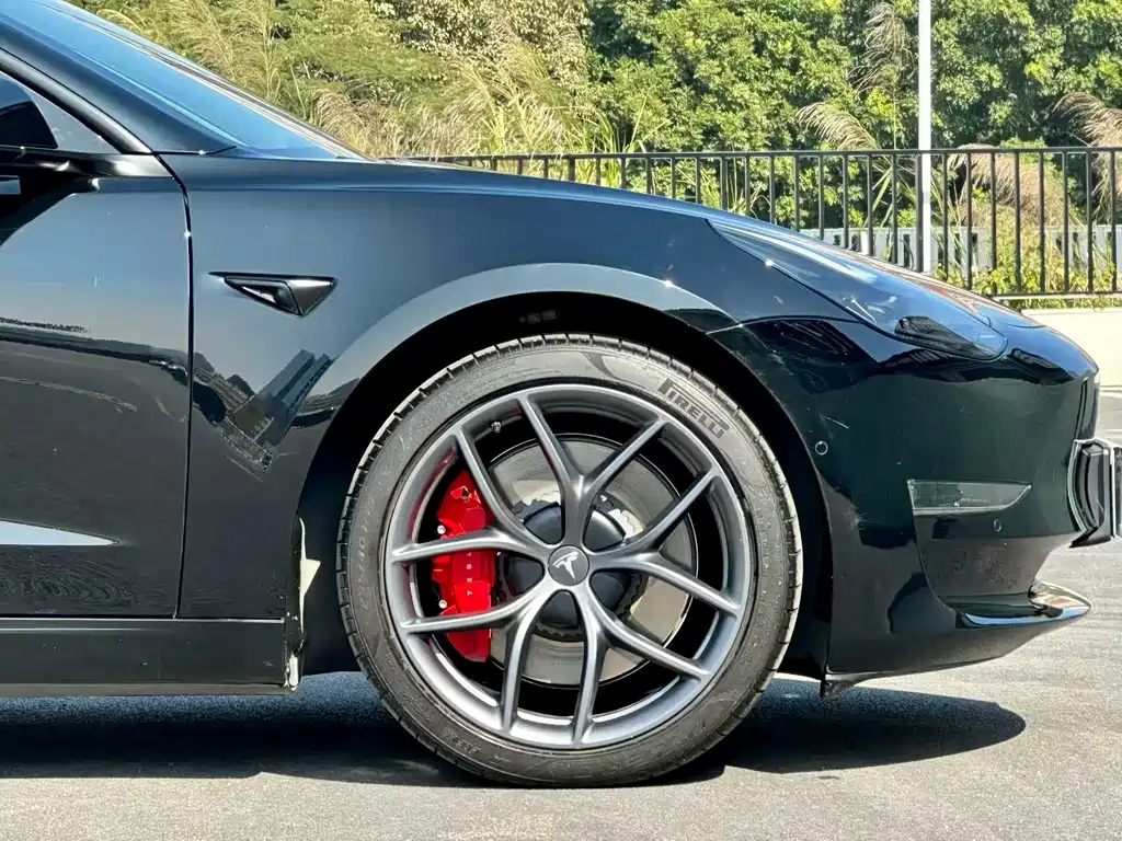 Tesla Model 3 — фото 10