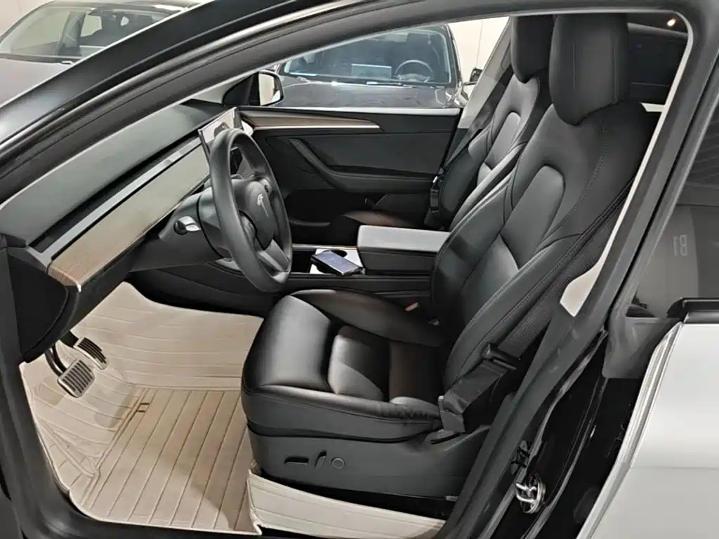 Tesla Model Y — фото 15