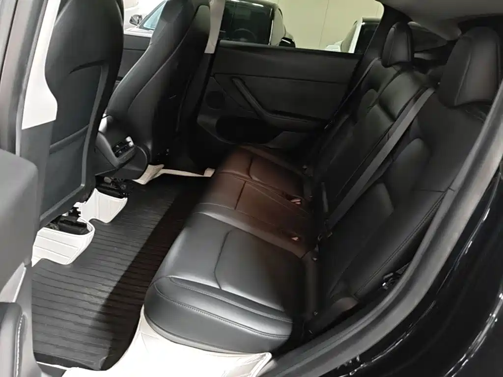 Tesla Model Y — фото 17