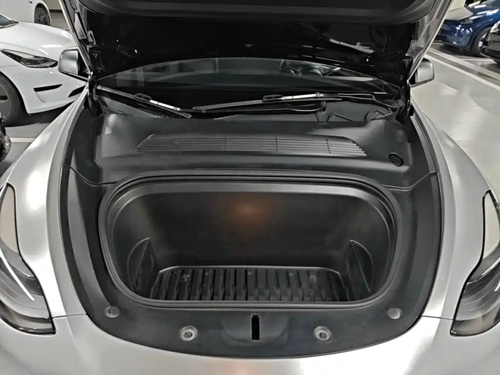 Tesla Model Y — фото 20