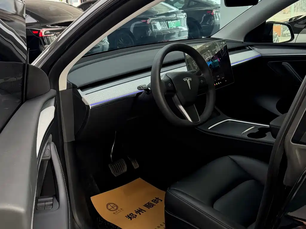 Tesla Model Y — фото 9
