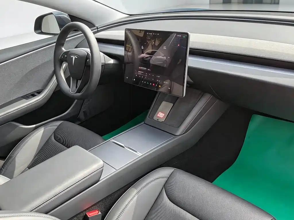 Tesla Model 3 — фото 4