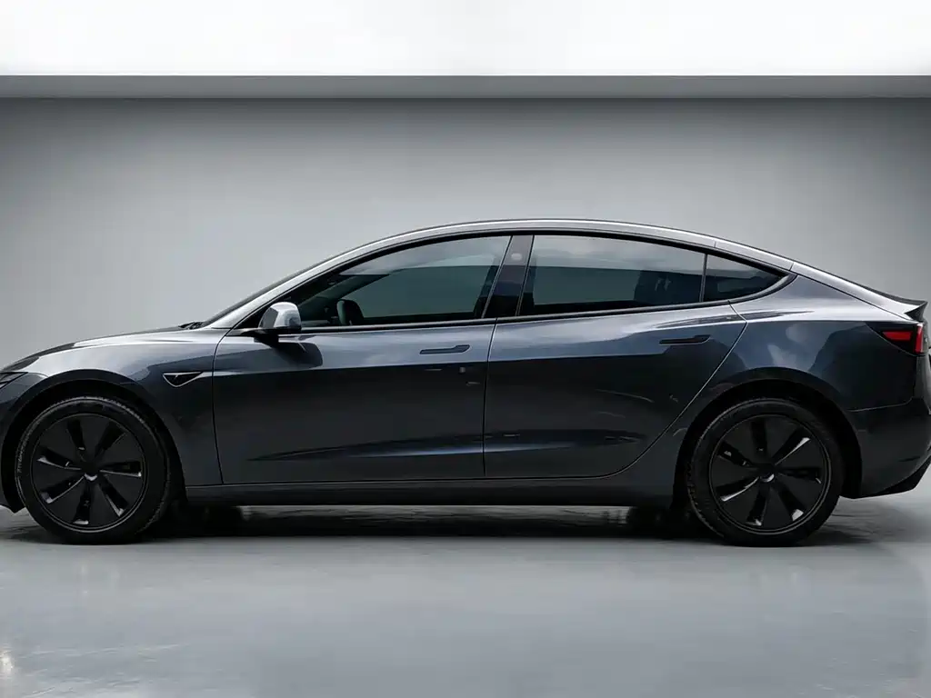 Tesla Model 3 — фото 7