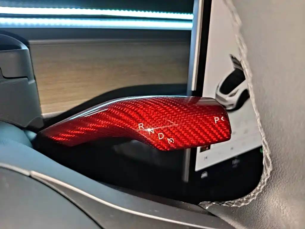 Tesla Model Y — фото 14