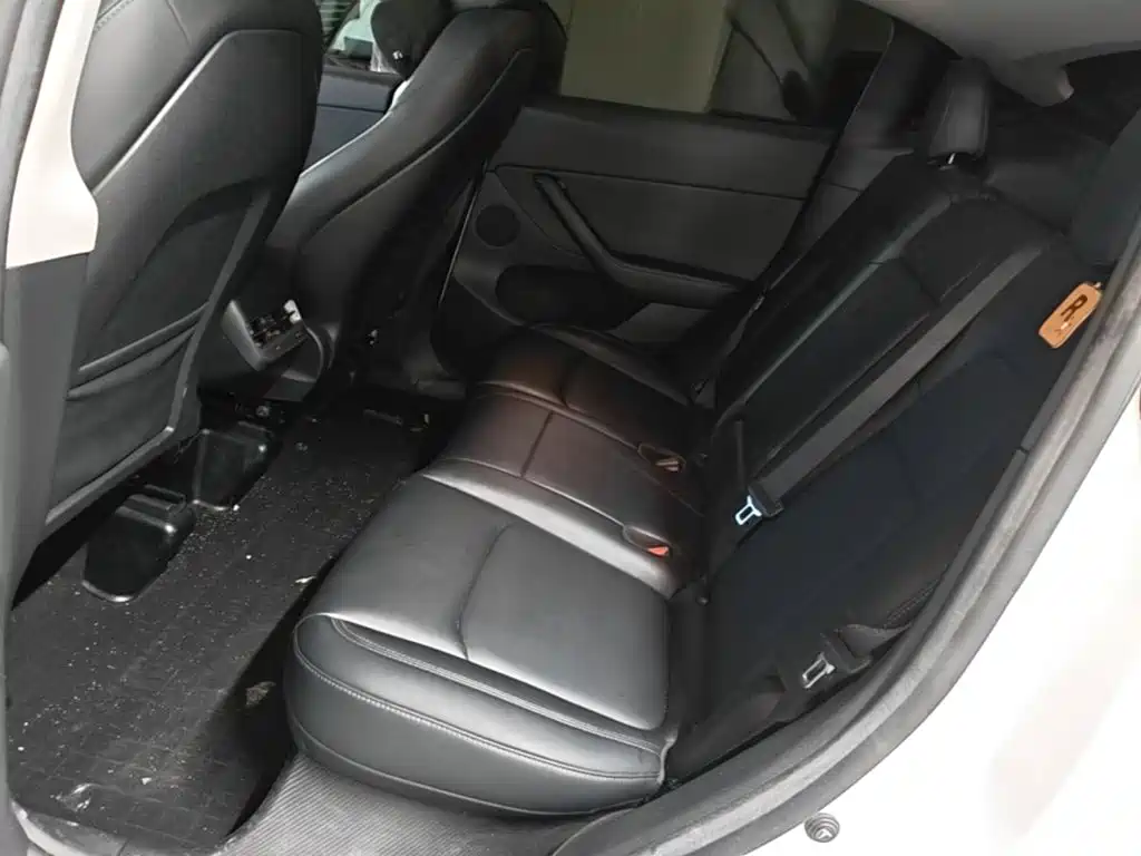 Tesla Model Y — фото 17