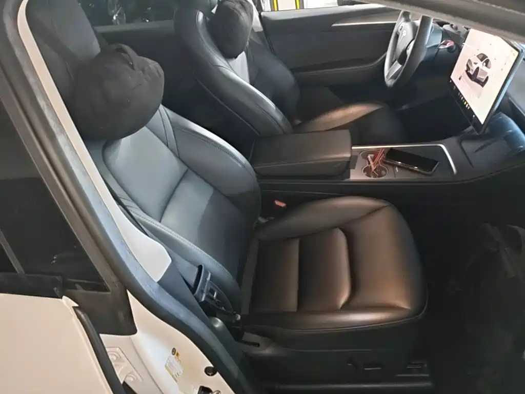 Tesla Model Y — фото 25