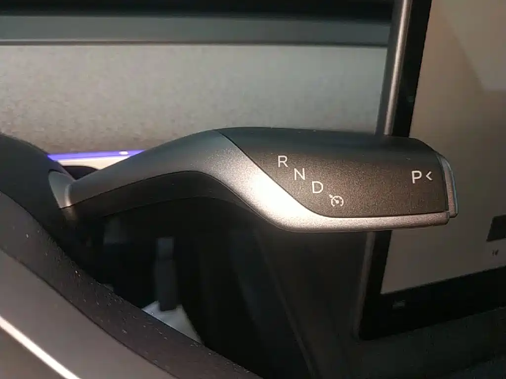 Tesla Model Y — фото 14