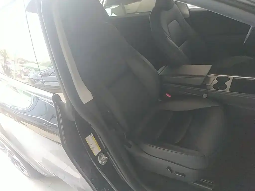 Tesla Model Y — фото 25