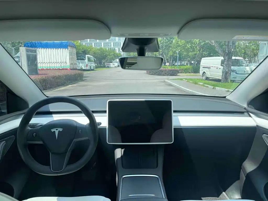 Tesla Model Y — фото 9