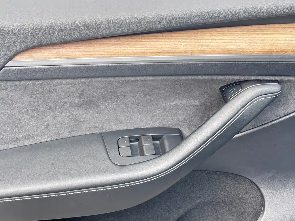 Tesla Model Y — фото 20