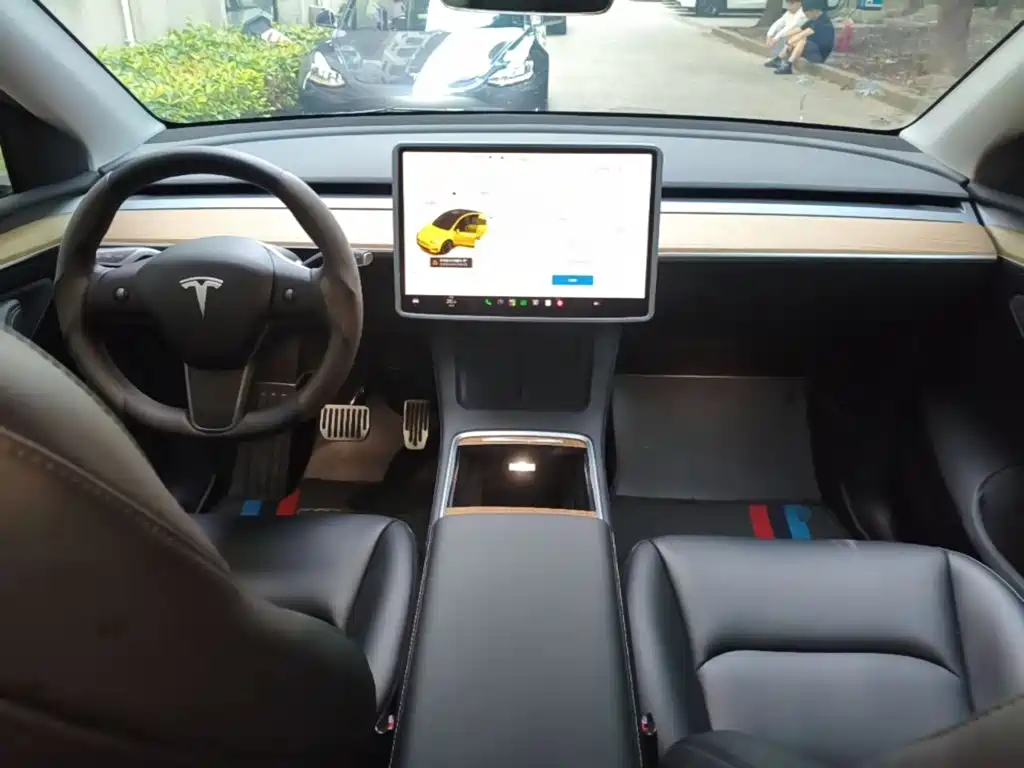 Tesla Model Y — фото 10