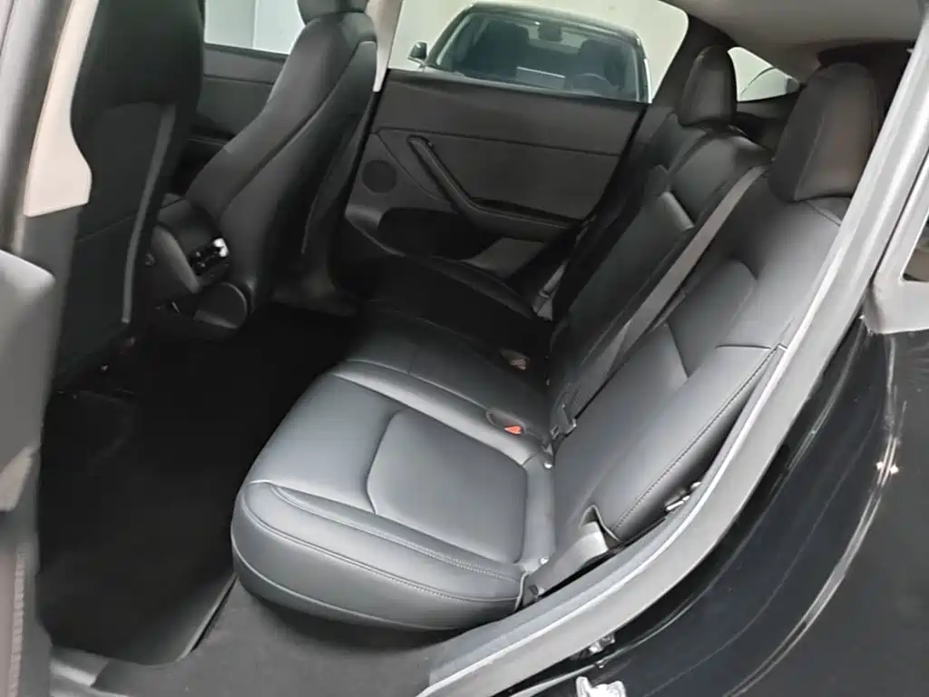 Tesla Model Y — фото 17