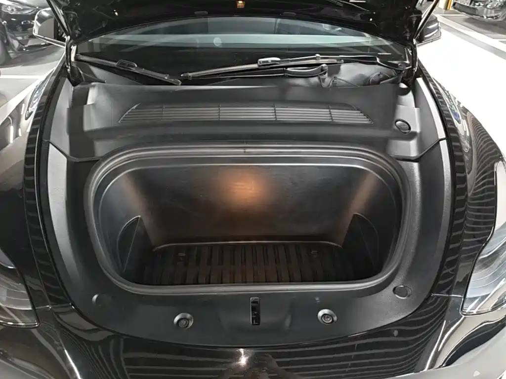 Tesla Model Y — фото 20