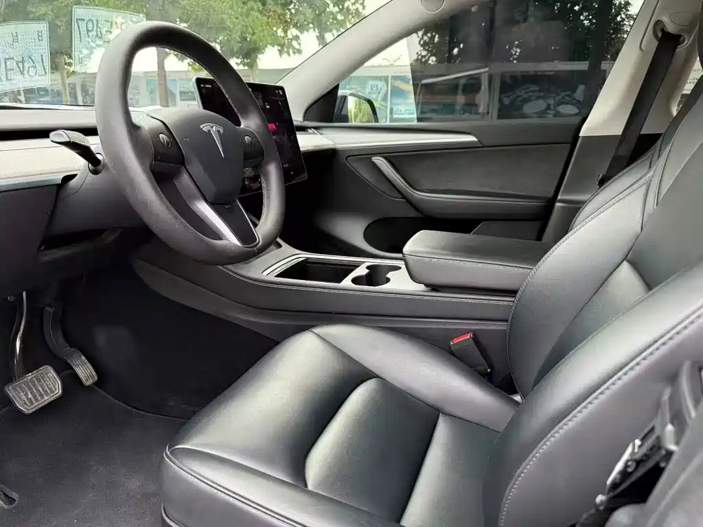 Tesla Model Y — фото 4