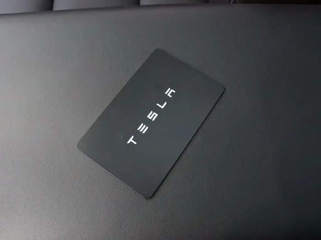 Tesla Model Y — фото 13