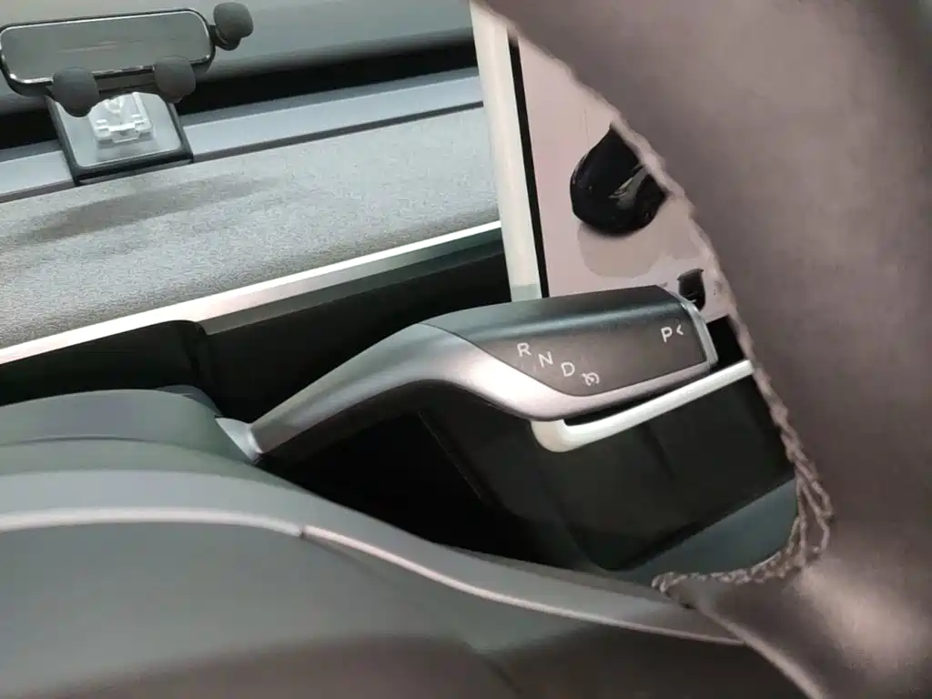 Tesla Model Y — фото 14