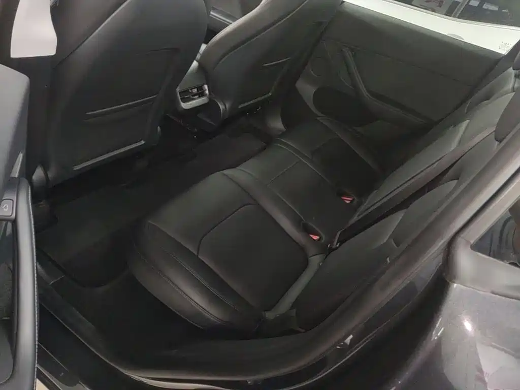 Tesla Model Y — фото 17
