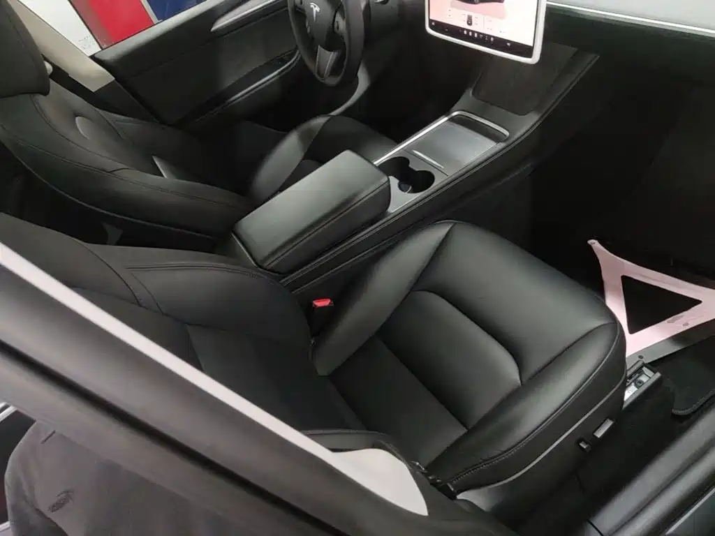 Tesla Model Y — фото 25