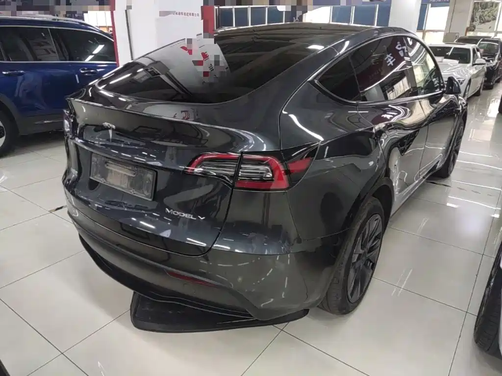 Tesla Model Y — фото 7