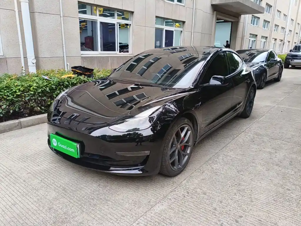 Tesla Model 3 — фото 2