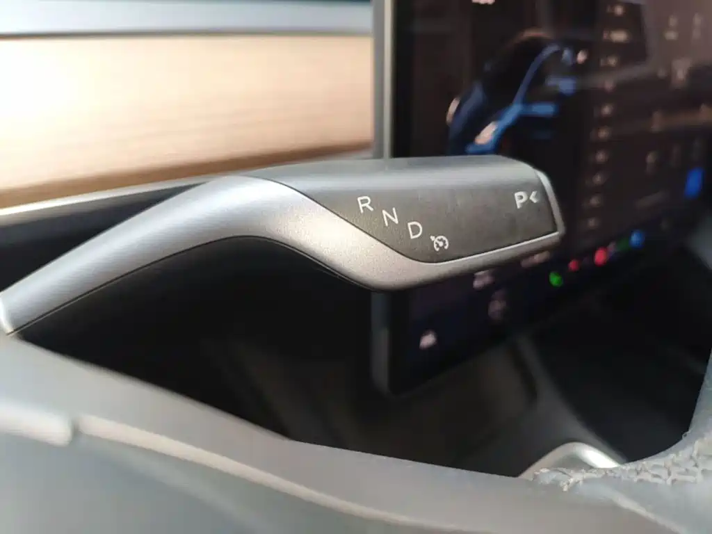 Tesla Model 3 — фото 14