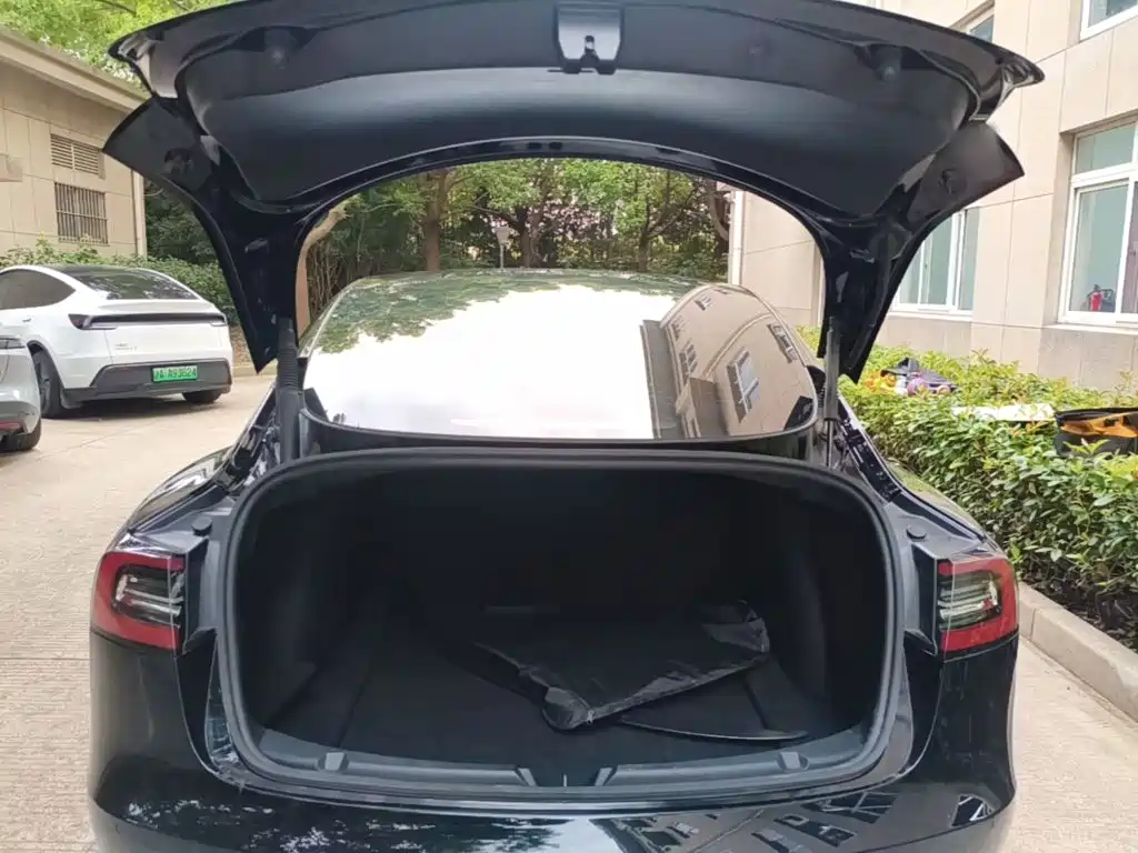 Tesla Model 3 — фото 19