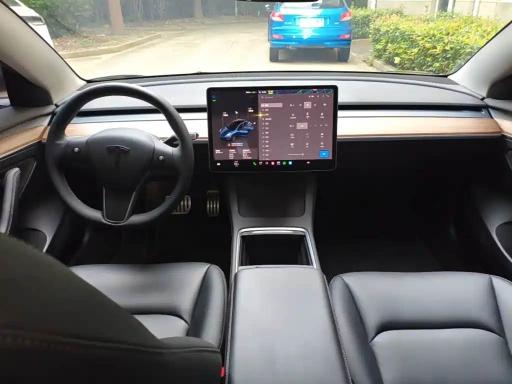 Tesla Model 3 — фото 10