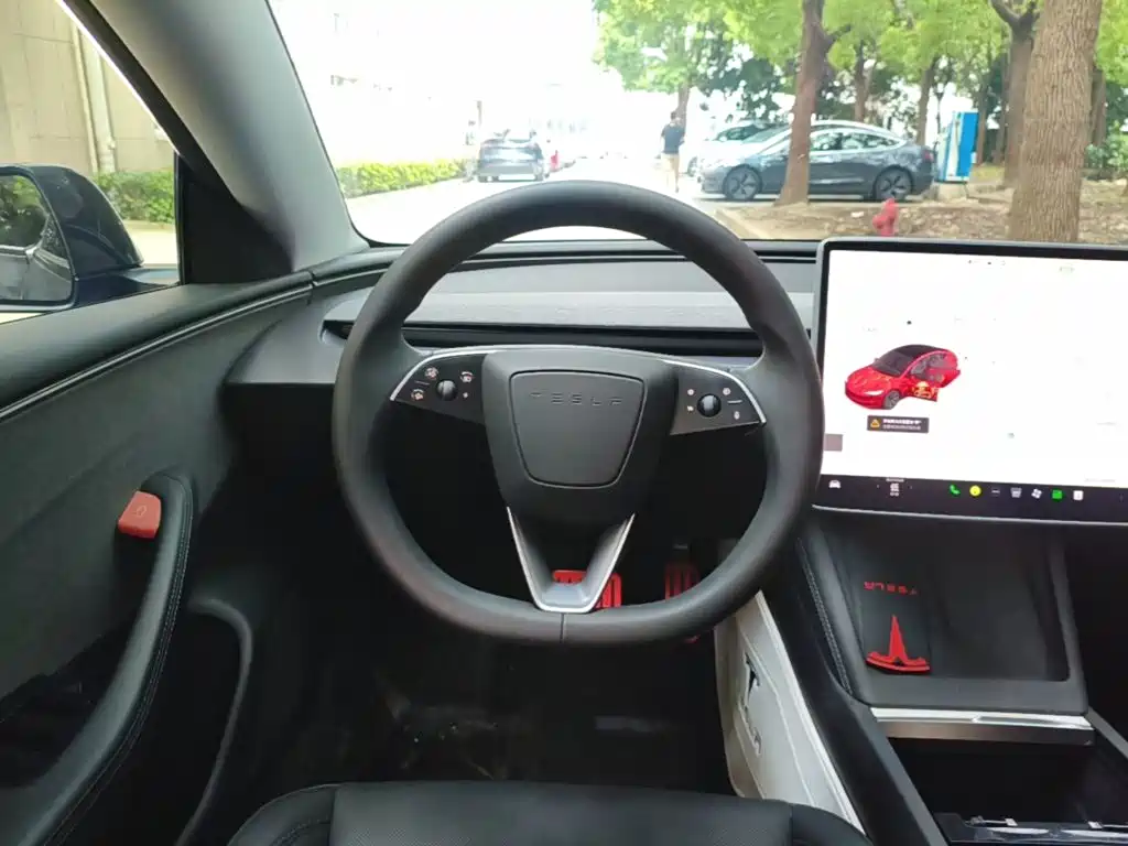 Tesla Model 3 — фото 11