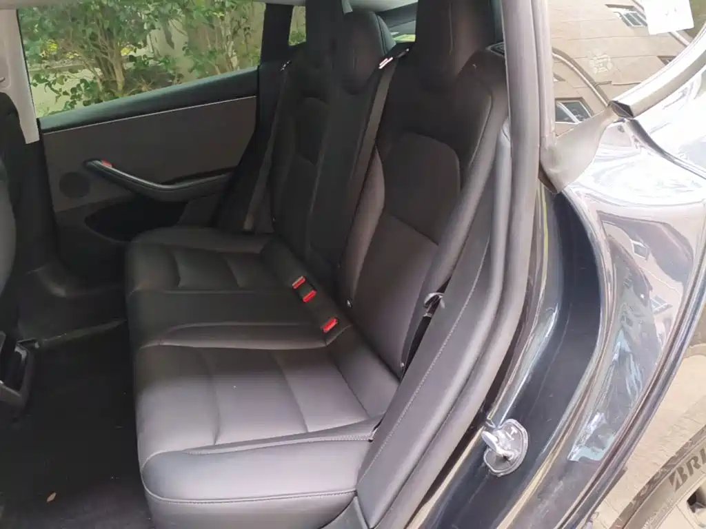 Tesla Model 3 — фото 17