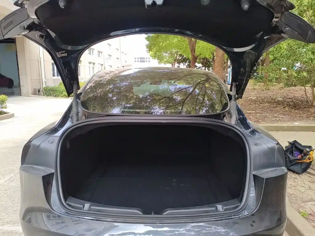 Tesla Model 3 — фото 19