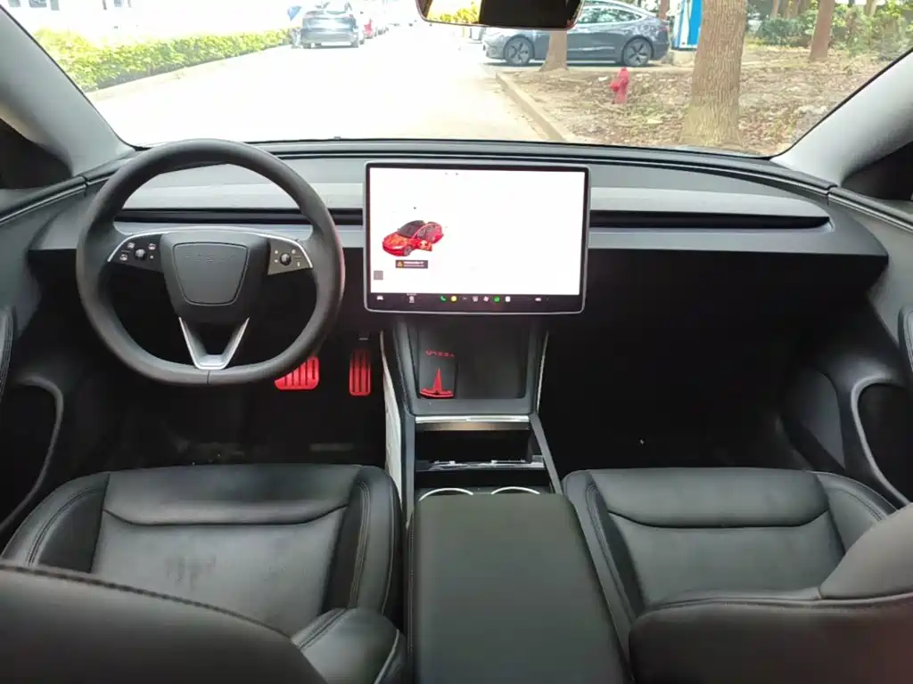 Tesla Model 3 — фото 10