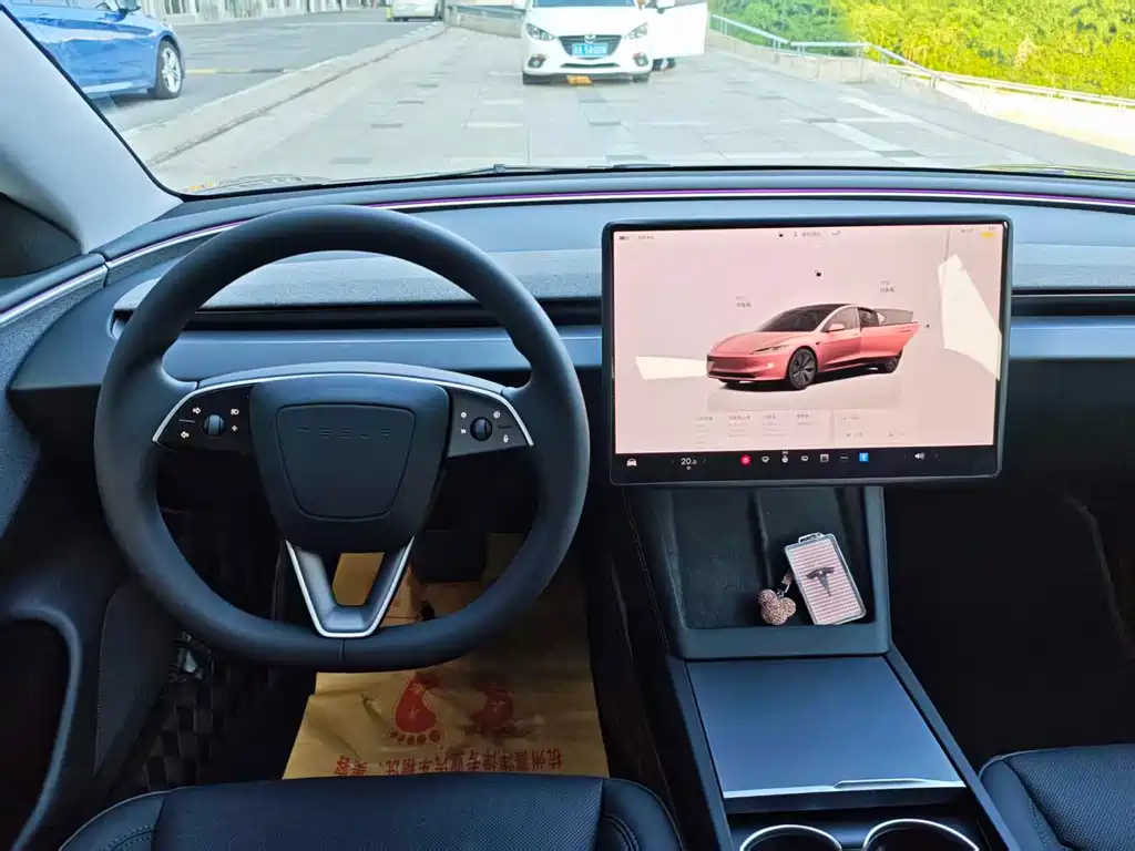 Tesla Model 3 — фото 11