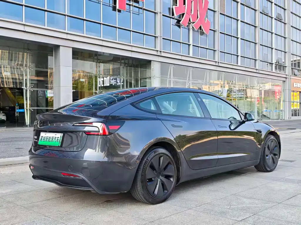Tesla Model 3 — фото 14