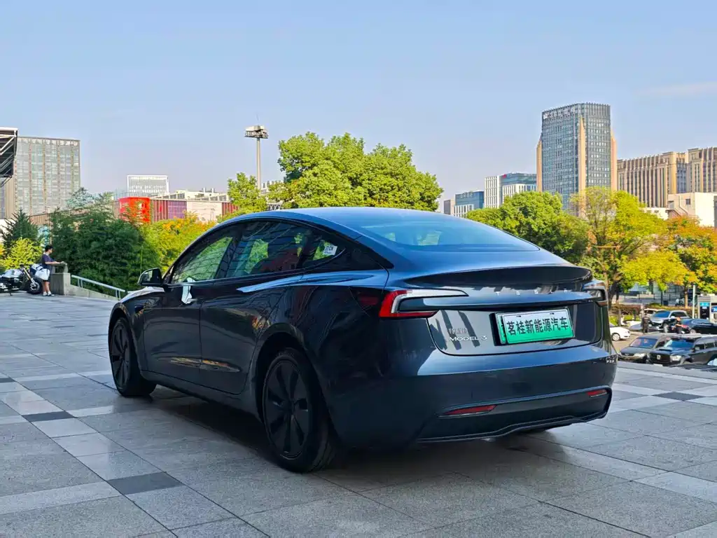 Tesla Model 3 — фото 15