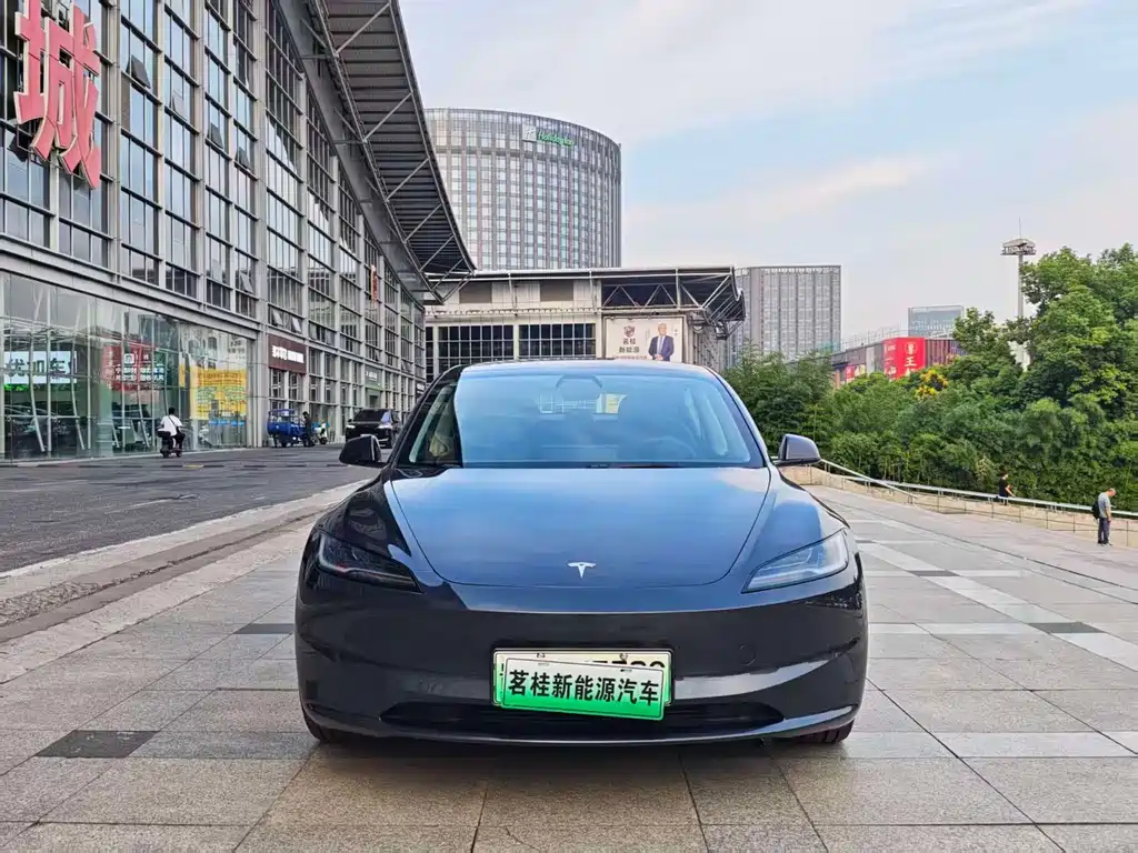 Tesla Model 3 — фото 3