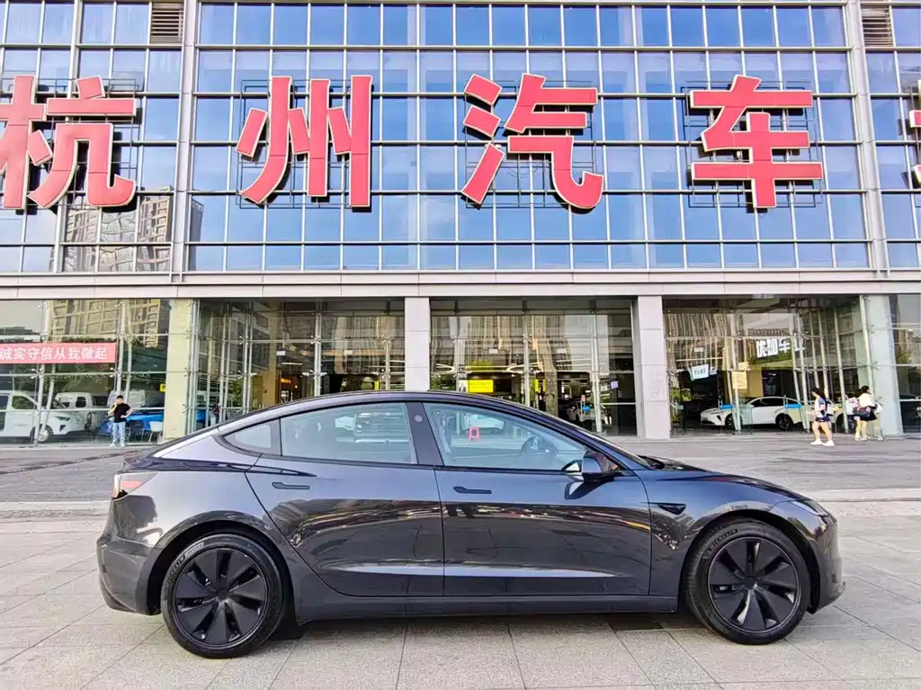 Tesla Model 3 — фото 4