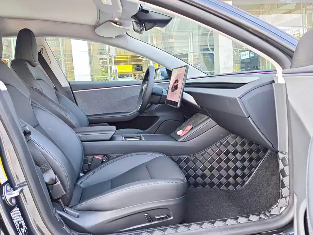 Tesla Model 3 — фото 6