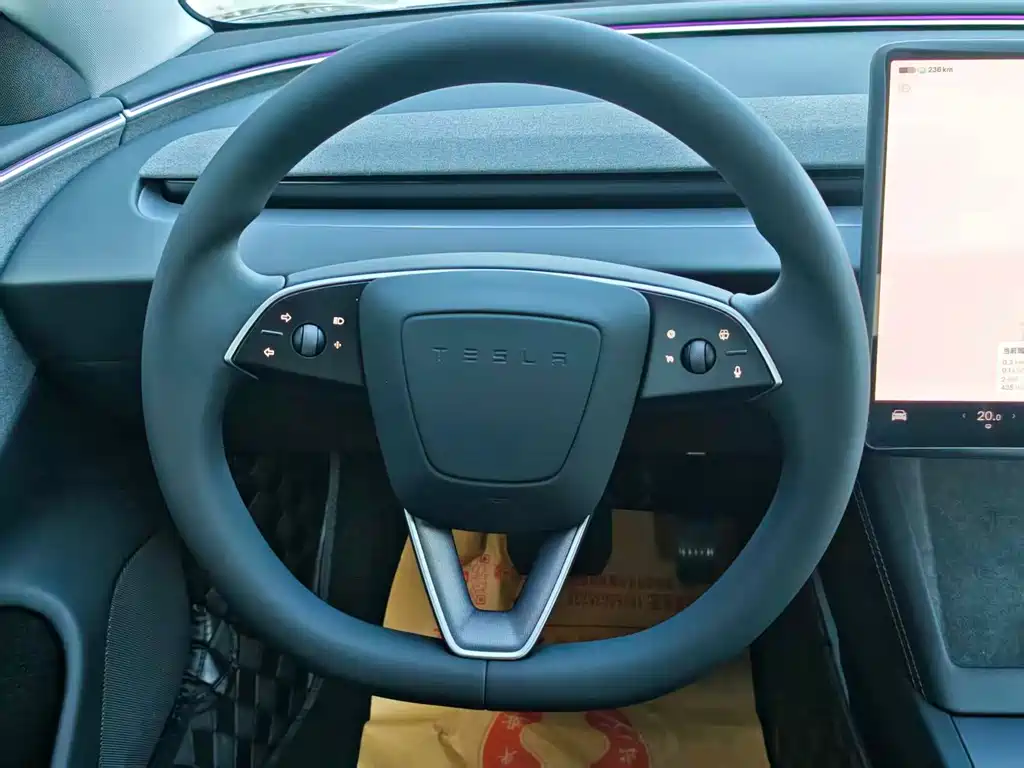 Tesla Model 3 — фото 10