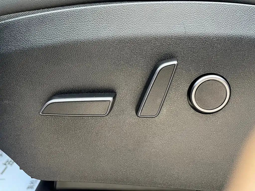 Tesla Model Y — фото 20