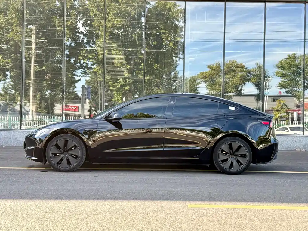 Tesla Model 3 — фото 6