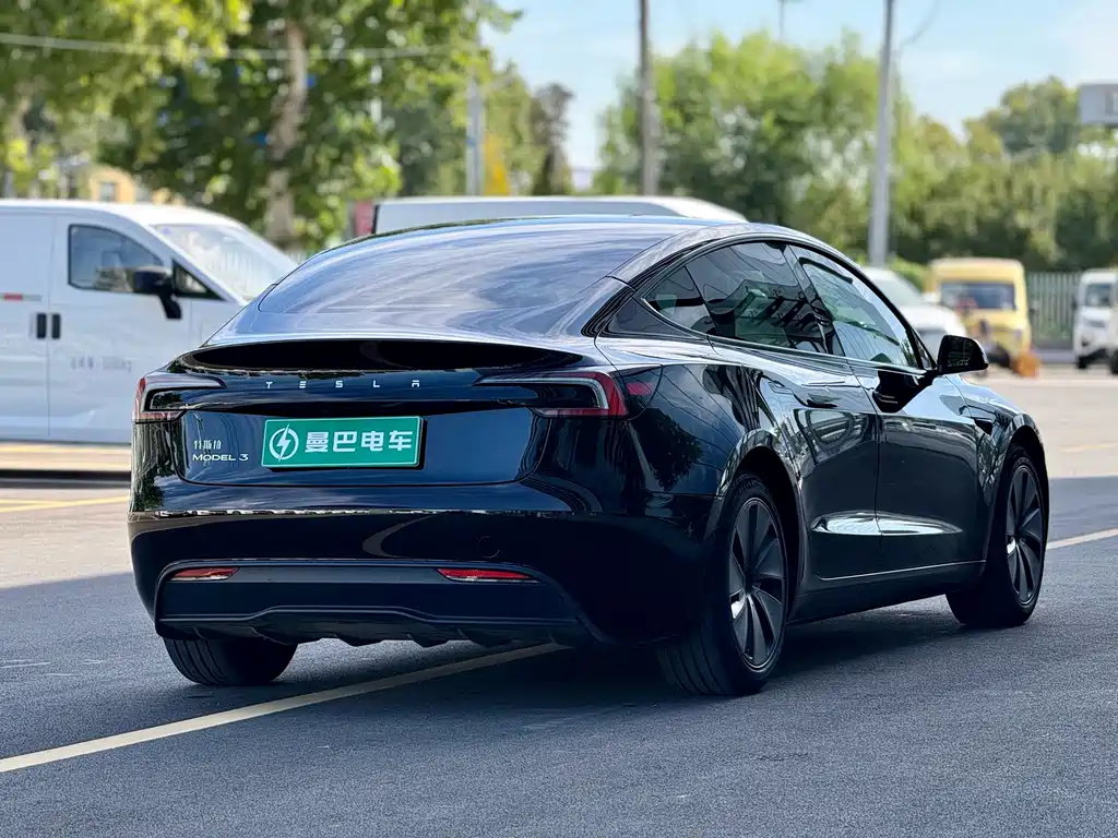 Tesla Model 3 — фото 7